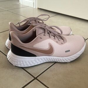 Nike shoes - women’s